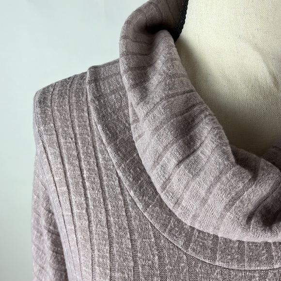 Green Envelope mauve cowl neck pull over long sleeve top - size small - Picture 2 of 8